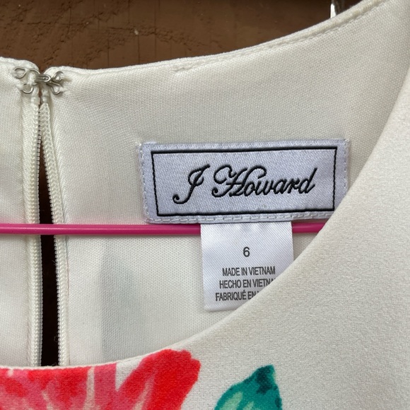 Floral Short Sleeve Dress - Picture 2 of 3